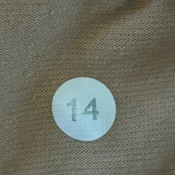 Ivivva racer back tank top with ability to add cups. (Size 14) - Picture 5 of 5